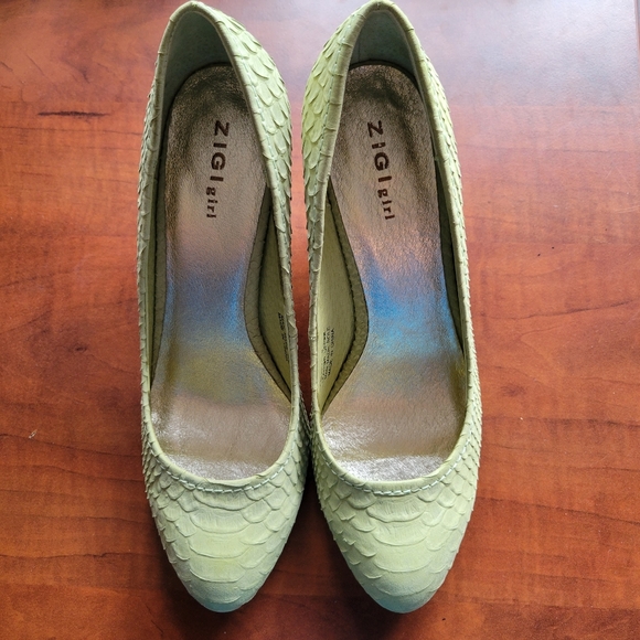 ZIGI Girl Green Snakeskin Leather Almond Toe Vintage Pump Heels Size 9 - Picture 4 of 10